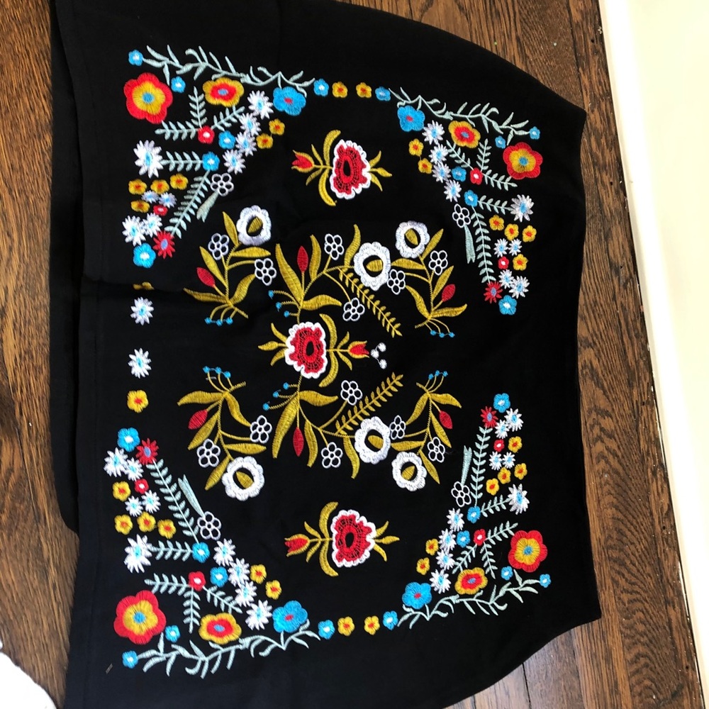 Embroidered skirt
